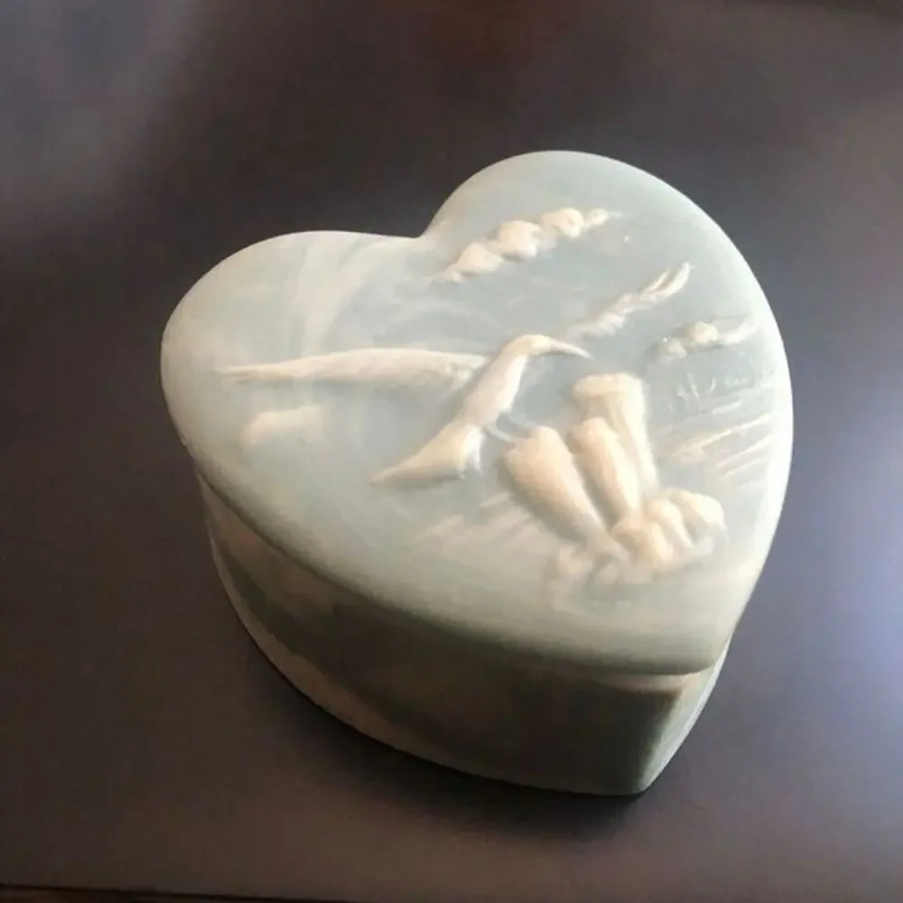Vintage Heart Shaped Ceramic Trinket Box‎